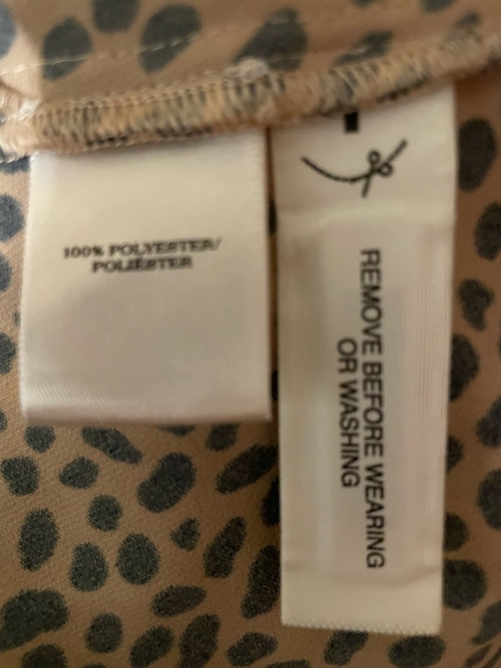 Ann Taylor Tan/Black Cheetah Print Shirt Dress W/shirt tail
No Belt.
EUC - Picture 6 of 7